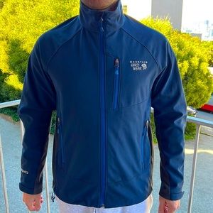 Mountain Hardwear softshell jacket really good condition